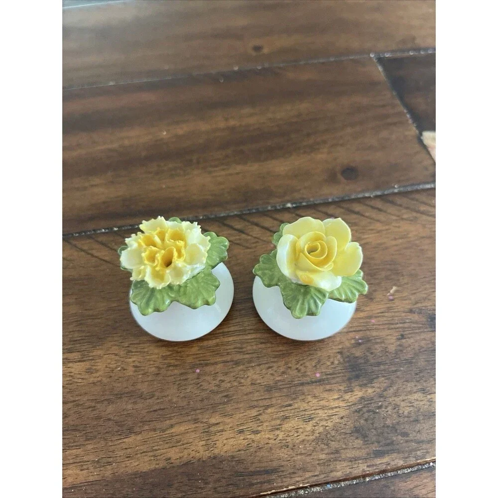 Vintage AYNSLEY English Fine Bone China Yellow Flower Salt & Pepper Shakers